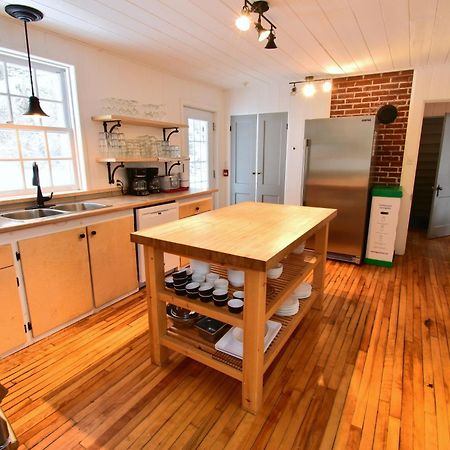 Le Partage Lodge: Destination Plein Air Et Sociale Val-Morin Exteriör bild
