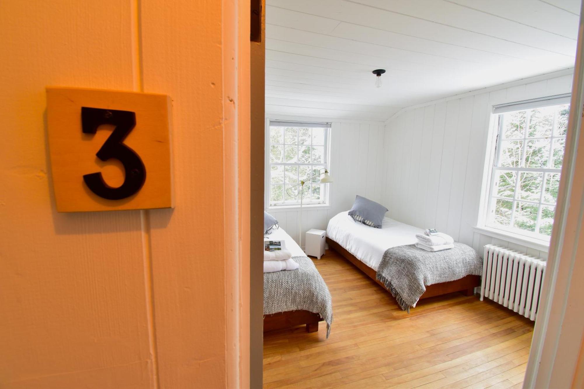 Le Partage Lodge: Destination Plein Air Et Sociale Val-Morin Exteriör bild
