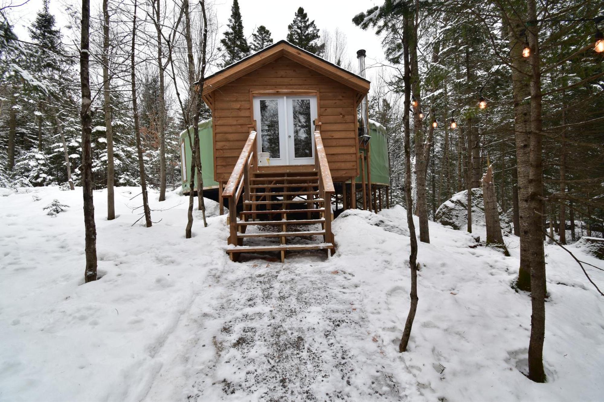 Le Partage Lodge: Destination Plein Air Et Sociale Val-Morin Exteriör bild