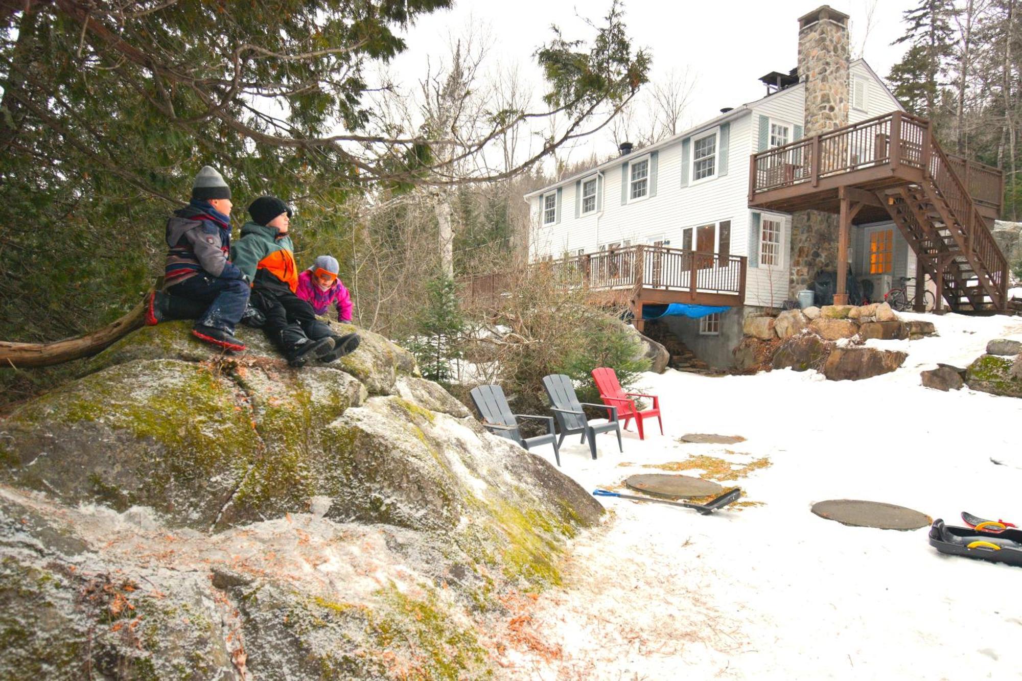 Le Partage Lodge: Destination Plein Air Et Sociale Val-Morin Exteriör bild